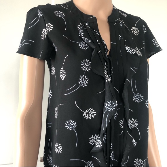 Banana Republic Factory Black White Floral Flutter Sleeve Ruffle Top Blouse XXSP - Picture 2 of 2